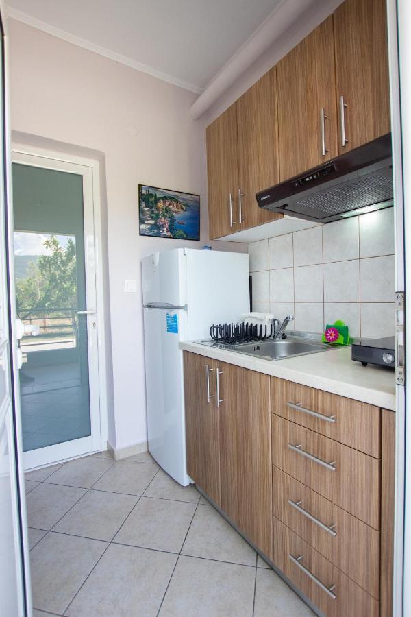 Vordos Rooms Vrasná Esterno foto