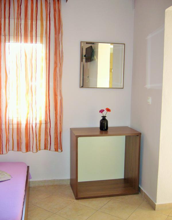 Vordos Rooms Vrasná Esterno foto