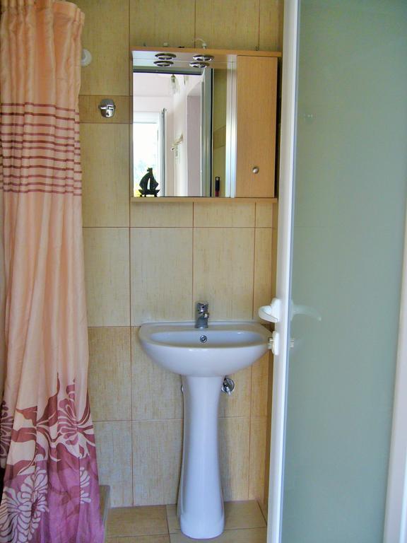 Vordos Rooms Vrasná Esterno foto